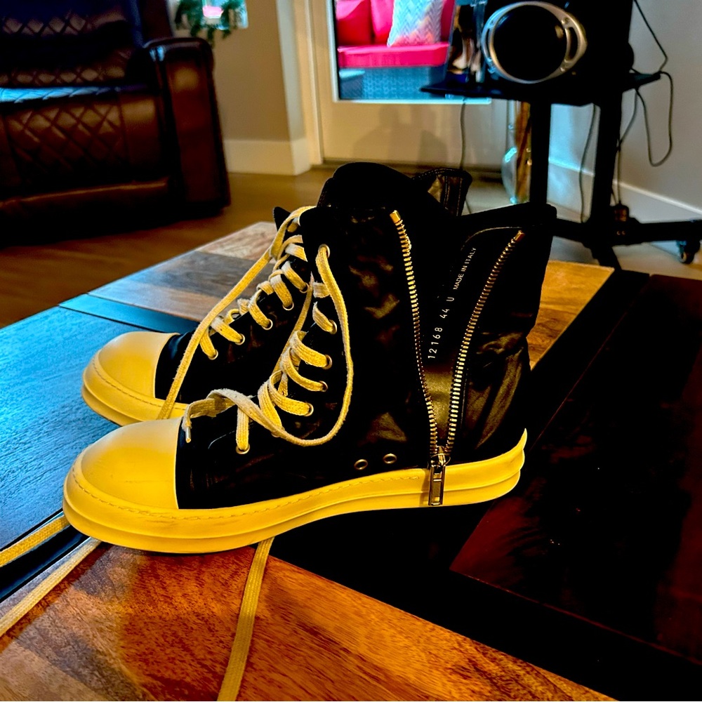 Rick owens DRSHDW. Must go. Almost new. Worn once